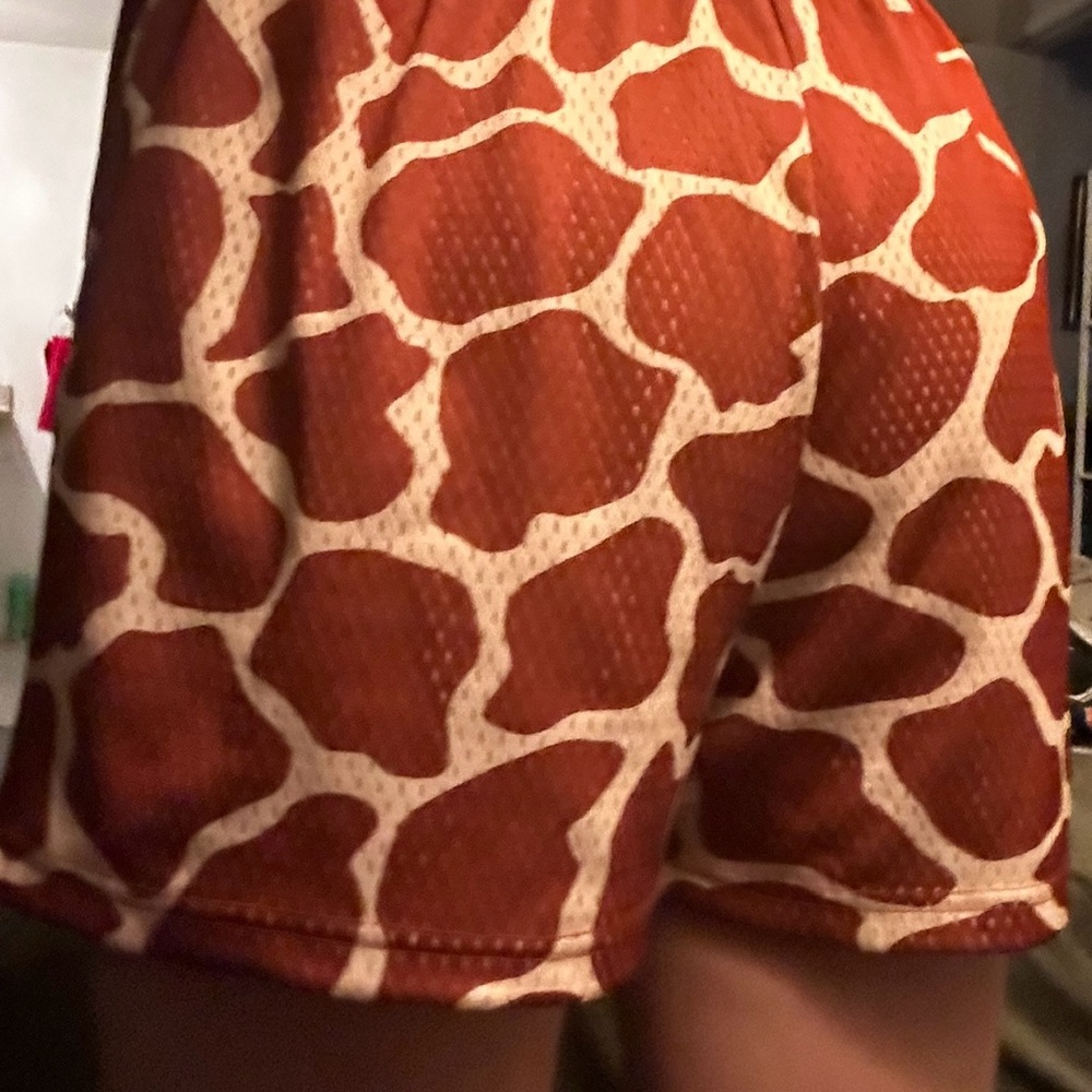 Inaka Power Shorts: giraffe print - Picture 6 of 7